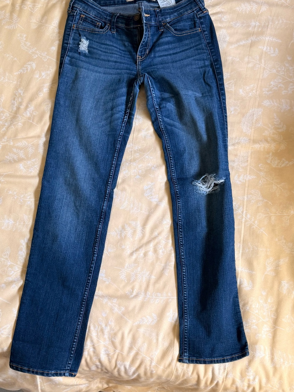 Hollister Junior's Dark Blue Skinny Jeans with Distressed Knees - Short